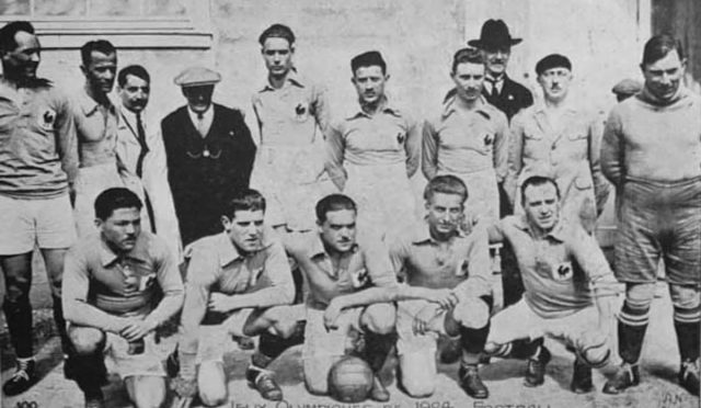 Fikre herkes sıcak bakınca, meclis birleşerek modern Olimpiyat Oyunları için temel kurallar belirledi.
